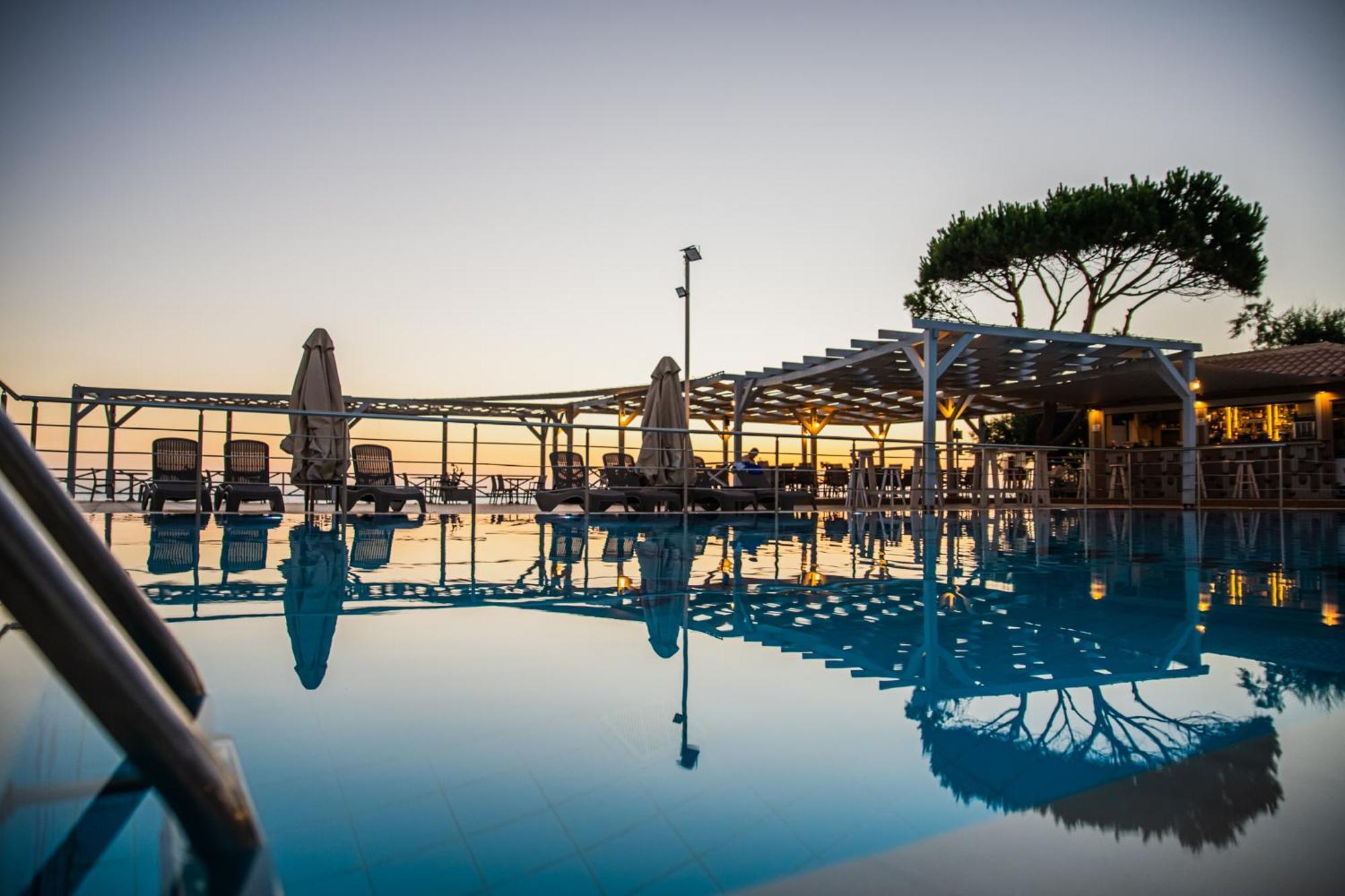Mesogeios Hotel Marathopoli Eksteriør billede