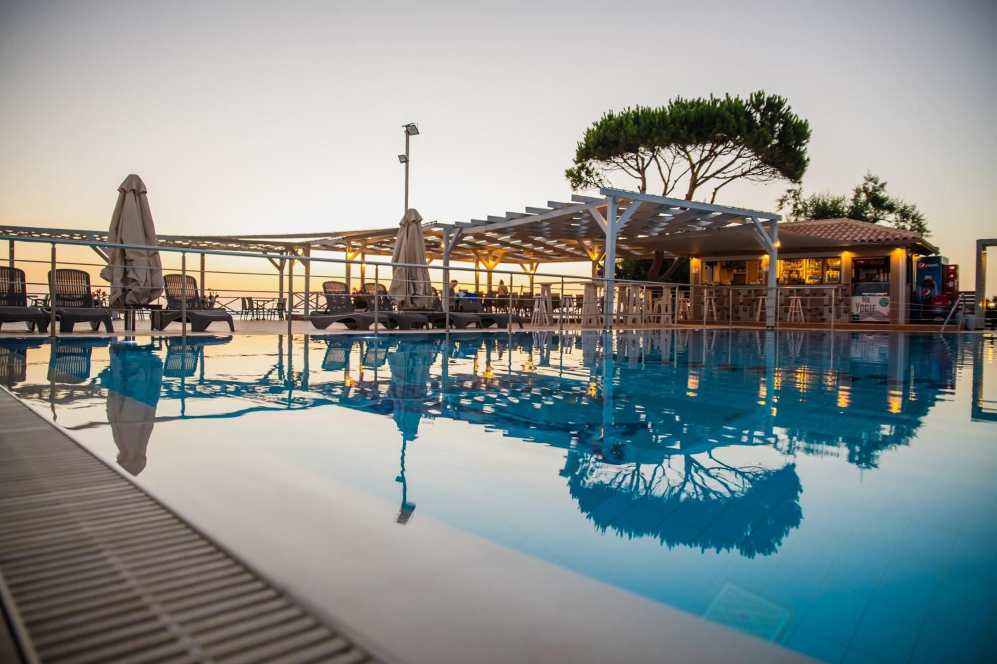 Mesogeios Hotel Marathopoli Eksteriør billede